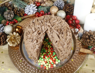 Christmas Pinata Cake Thumbnail