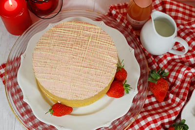 Strawberries and cream cake - banner